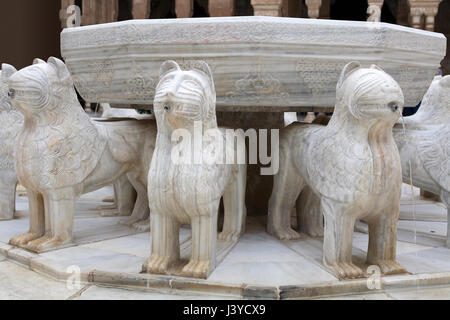 Stein-Brunnen mit Löwen Skulptur im Alhambra-Palast. Granada, Spanien Stockfoto