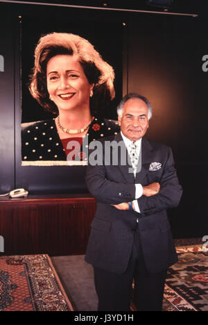 Kairo, Ägypten - Farid Khamis, Gründer und Vorsitzender des Arbeitskreises Oriental Weavers, einer der weltweit größten Teppich und Teppich, in seinem Showroom in Kairo. Stockfoto