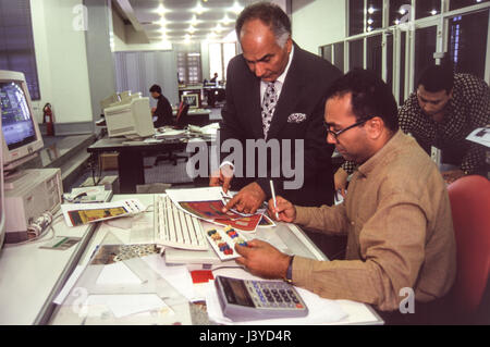 Kairo, Ägypten - Farid Khamis, Gründer und Vorsitzender des Arbeitskreises Oriental Weavers, einer der weltweit größten Teppich und Teppich, in seinem Showroom in Kairo. Stockfoto