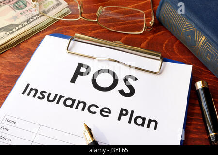 POS Insurance Plan auf dem Tisch. (Point of Service) Stockfoto