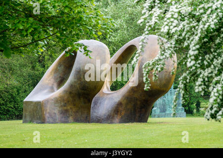 "Double Oval" Skulptur von Henry Moore, 1966, Henry Moore Foundation, Perry Green, Hertfordshire, England Stockfoto