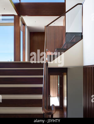 Innenansicht der Treppe, die vom Eingang bis zum Wohnzimmer. Gibson Bauernhaus, Sagaponack, Vereinigte Staaten von Amerika. Architekt: James Merrell Archi Stockfoto