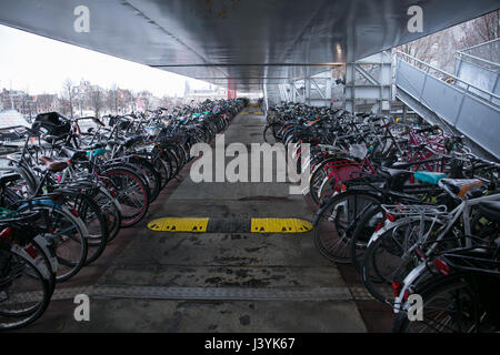 Ceentral Bahnhof-Fahrrad-Parkplatz Stockfoto