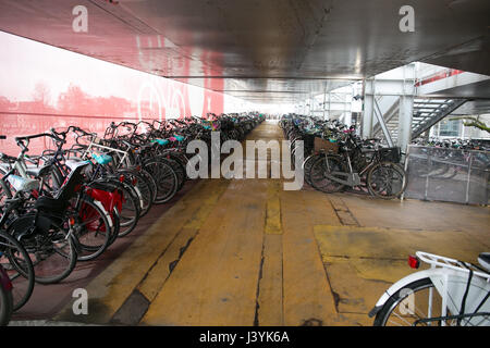 Ceentral Bahnhof-Fahrrad-Parkplatz Stockfoto