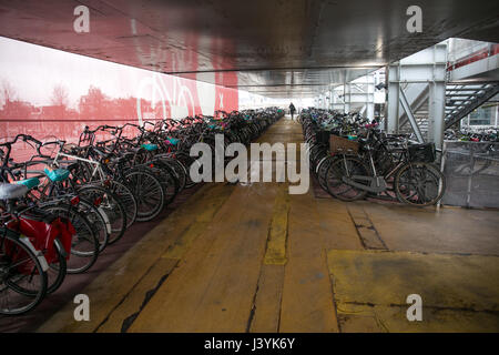 Ceentral Bahnhof-Fahrrad-Parkplatz Stockfoto