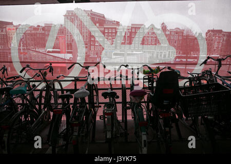 Ceentral Bahnhof-Fahrrad-Parkplatz Stockfoto