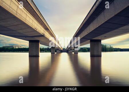 Zwei Brücken in Australiens Hauptstadt Canberra Stockfoto