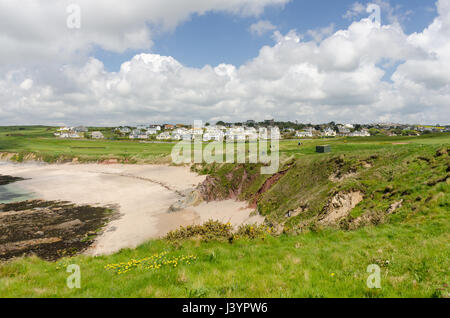 South West Coast Path, vorbei an der Seite von Thurlestone Golf Course in South Hams, Devon Stockfoto