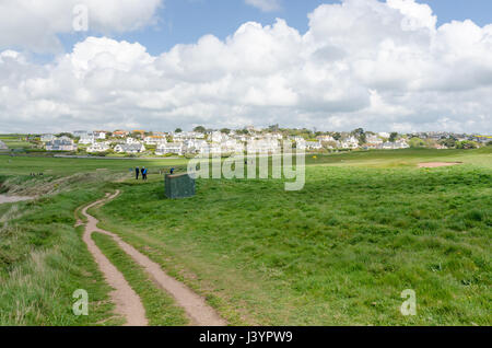 South West Coast Path, vorbei an der Seite von Thurlestone Golf Course in South Hams, Devon Stockfoto