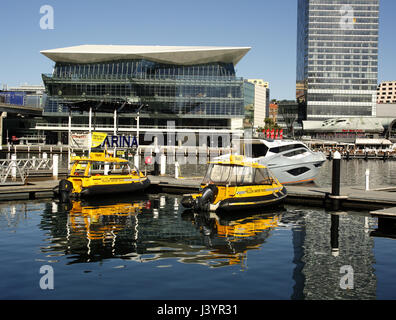 Zwei Wasser-Taxi vor Anker in Cockle Bay, Darling Harbour, Sydney Stockfoto
