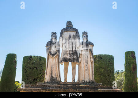 Alte Stein-Statuen von Christian Kings mit Cristobal Colon in den Gärten des Alcázar in Cordoba Spanien Stockfoto