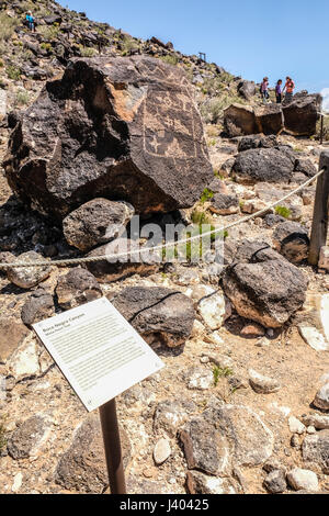 Eine interpretierenden Zeichen von Boca Negra Canyon Petroglyphen auf Petroglyph National Monument, New Mexico, Vereinigte Staaten Stockfoto