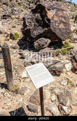 Eine interpretierenden Zeichen von Boca Negra Canyon Petroglyphen auf Petroglyph National Monument, New Mexico, Vereinigte Staaten Stockfoto