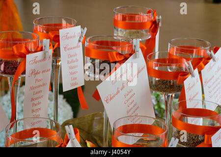 Gästekarten an Diner Hochzeitstische Namen Stockfoto