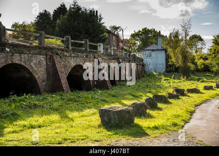 Maut-Brücke über den Fluss Ouse, große Ouseburn, North Yorkshire. Stockfoto