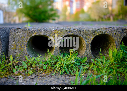 Stapel von vorgefertigten Stahlbeton Platten in einem Hausbau Werkshalle Stockfoto