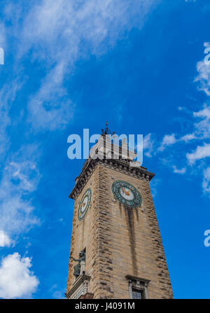 Blick auf Torre dei Caduti in Bergamo, Italien Stockfoto