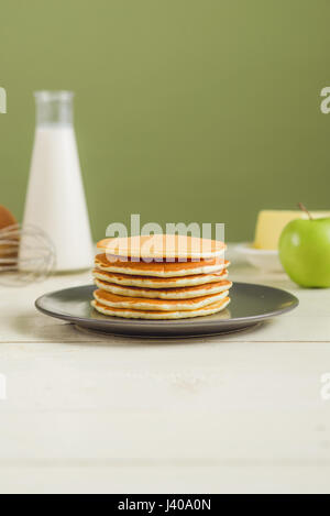 Pfannkuchen. Frühstück. Snacks. Frühstück für die ganze Familie. Mit Textfreiraum. Stockfoto