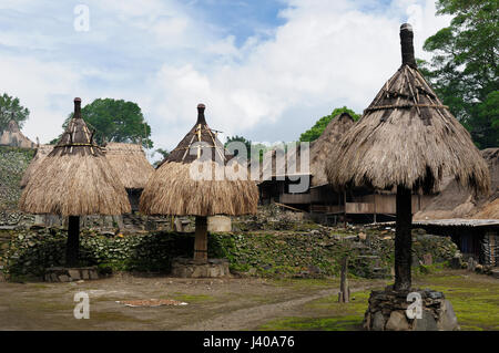 Traditionelle ethnische Dorf auf einer Insel Flores in Indonesien wird eine Hauptsehenswürdigkeit der Region Stockfoto