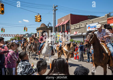 Detroit, Michigan - die jährliche Parade der Cinco De Mayo im Stadtteil mexikanisch-amerikanischen Südwesten Detroit. Stockfoto