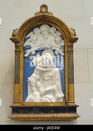 Madonna und Kind mit Gottvater und Cherubim, Werkstatt von Andrea della Robbia, c. 1480, glasierte Terrakotta National Gallery of Art, Washington DSC08821 Stockfoto