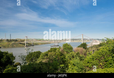 Al Zampa und Carquinez Brücken führen uns I80 über Fluss Stockfoto