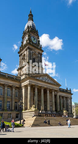 Das Rathaus und der Uhrturm von Victoria Square, Bolton, Greater Manchester, England, UK Stockfoto