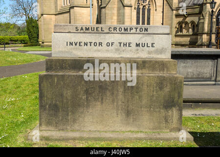 Das Grab von Samuel Crompton, Erfinder des Spinning Mule, bei St. Peter Kirche, Bolton, Manchester, England, UK. Stockfoto