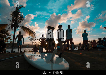 Bahia, Itacaré - Tourist Xaréu Zeitpunkt warten Sonnenuntergang Stockfoto