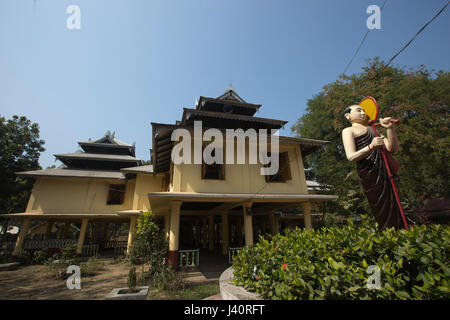 Adinath Tempel an der Spitze der Mainak Hügel in Moheshkhali Insel. Cox Bazar, Bangladesch. Stockfoto