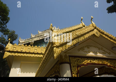 Adinath Tempel an der Spitze der Mainak Hügel in Moheshkhali Insel. Cox Bazar, Bangladesch. Stockfoto