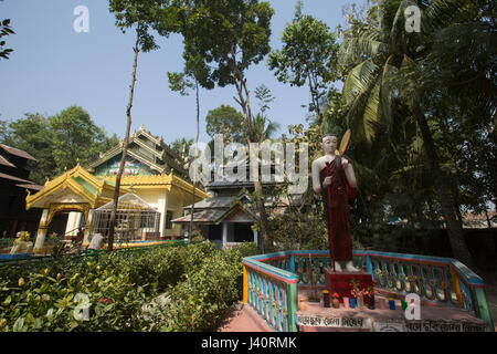 Adinath Tempel an der Spitze der Mainak Hügel in Moheshkhali Insel. Cox Bazar, Bangladesch. Stockfoto