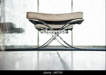 Barcelona Stühle im Mies van der Rohe Pavillon des deutschen Architekten Ludwig Mies van der Rohe. Stockfoto