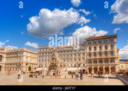 Triest. Schönen sonnigen Morgen in Piazza Unità d ' Italia. Stockfoto