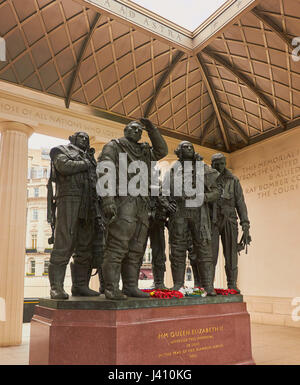 RAF Bomber Command Memorial Skulptur von Philip Jackson, Piccadilly, London, England Stockfoto