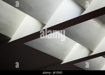 Decke Fenster im Gemeinde Haus der Tschechoslowakischen Hussitischen Kirche (Husův Sbor) Tschechische modernistischen Architekten Pavel Janák (1930-1935) im Stadtteil Vinohrady in Prag, Tschechien. Stockfoto