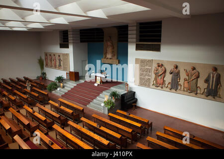 Innere des gemeindlichen Hauses der Tschechoslowakischen Hussitischen Kirche (Husův Sbor) entworfen von tschechischen modernistischen Architekten Pavel Janák (1930-1935) im Stadtteil Vinohrady in Prag, Tschechien. Stockfoto