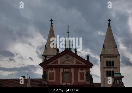 Sankt-Georgs Basilika auf der Prager Burg in Prag, Tschechien. Stockfoto
