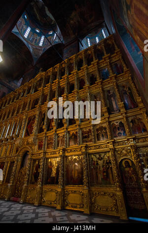 Ikonostase von Smolensk-Kathedrale im Nowodewitschi-Kloster in Moskau, Russland Stockfoto