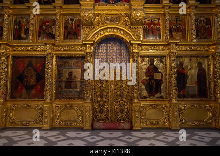 Ikonostase von Smolensk-Kathedrale im Nowodewitschi-Kloster in Moskau, Russland Stockfoto