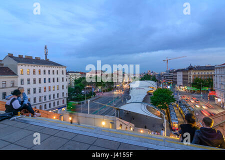 Ansicht von oben der Hauptbücherei Haupt-Bibliothek (Hauptbibliothek) Straße Gürtel und Wienerberg, Paare von Treppe, Wien, Wien, 07. Neubau, Wien, Österreich Stockfoto