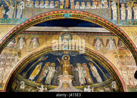 Christus und die Heiligen. Mosaiken in der Basilika Santa Prassede, Rom, Italien - 3. Mai 2017 Stockfoto