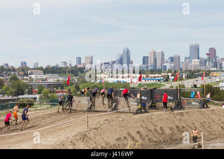 Konkurrenten im spartanischen Rennen in Calgary, Alberta. Stockfoto