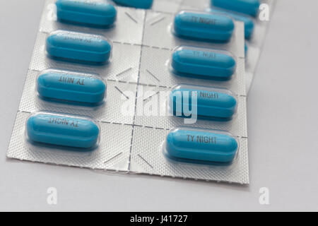 Nahaufnahme von Tylenol komplette Nacht Kapseln in Blister-Packung. Stockfoto