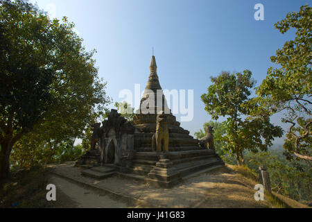 Adinath Tempel an der Spitze der Mainak Hügel in Moheshkhali Insel. Cox Bazar, Bangladesch. Stockfoto