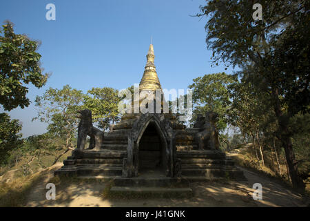 Adinath Tempel an der Spitze der Mainak Hügel in Moheshkhali Insel. Cox Bazar, Bangladesch. Stockfoto