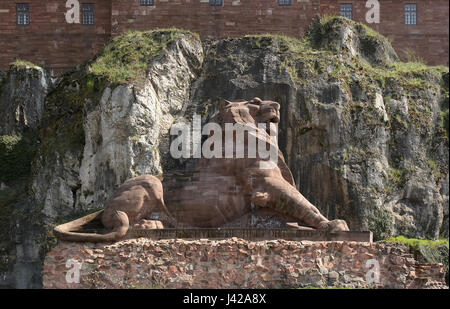 Lion de Belfort ist eine monumentale Skulptur, die von FrÃ©dÃ ric Bartholdi in Belfort, Frankreich, geschaffen wurde. Die Skulptur erinnert an den Widerstand des französischen Volkes während des Deutsch-Französischen Krieges von 1870. Stockfoto