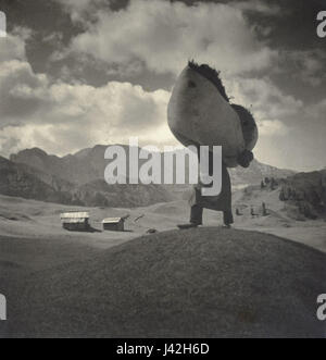 Bei diesem Bild handelt es sich um ein historisches Foto oder Dokument mit der Bezeichnung „Koppitz 0016“, das sich wahrscheinlich auf die Arbeit eines Fotografen oder Künstlers namens Koppitz bezieht, der einen bedeutenden Moment oder ein bedeutendes Motiv festnimmt. Stockfoto