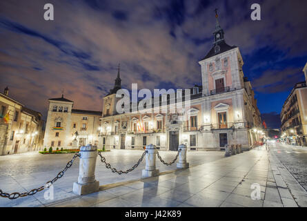 Plaza De La Villa, Nachtansicht. Madrid, Spanien Stockfoto