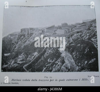 Dieses Bild zeigt Marineo, Italien, vom Trazzera-Pfad aus gesehen, den die Mille (die Tausend) benutzt hat, eine Gruppe italienischer Soldaten, die von Garibaldi während der Tausendundexpedition 1860 geführt wurden. Stockfoto